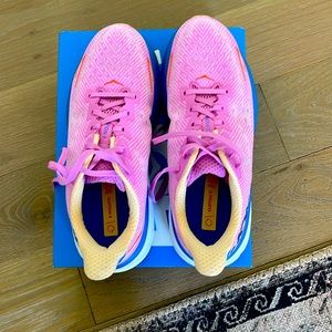 HOKA Clifton size 9